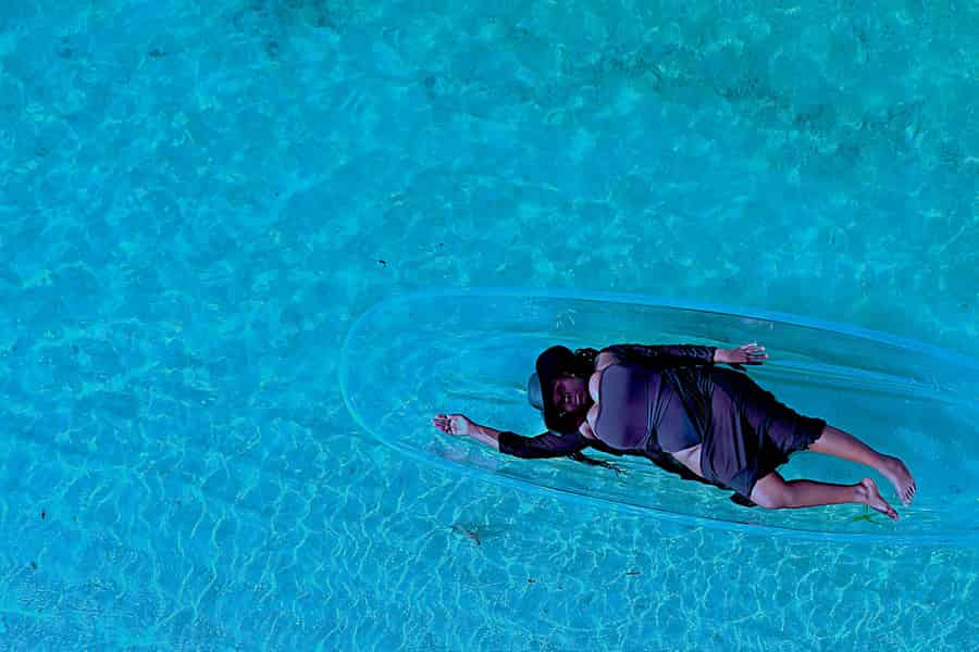 Miami/South Beach: Fotoshooting im transparenten Kajak mit Drohne. Foto: GetYourGuide