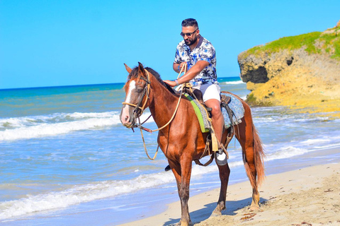 Aventura a cavalo na praia e na floresta de Macau