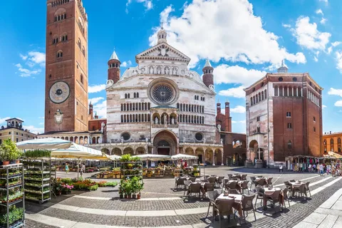 Experiencia VIP en Cremona con traslado de lujo