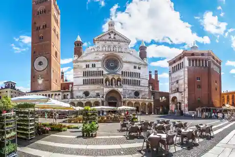 VIP Experience to Cremona with Luxury Transfer