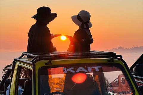 Private jeep tour + natural hot spring