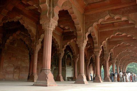 Alba del Taj Mahal e Forte di Agra in Tuk-TukTour con Tuk-Tuk + Guida Turistica + Biglietti d&#039;Ingresso ai Monumenti