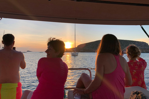 Ibiza: Sunset Sailing Tour with Wine