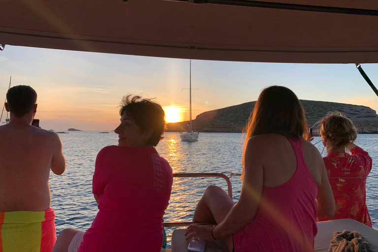 Ibiza: Sunset Sailing Tour with Wine
