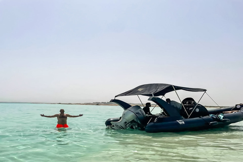 Hurghada: Orange Bay &amp; Magawish Island Speedboat med lunchGrupptur med motorbåt med snorkling och lunchlåda