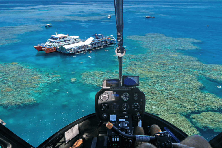 From Cairns: Moore Reef, Fitzroy Island Tour with Helicopter