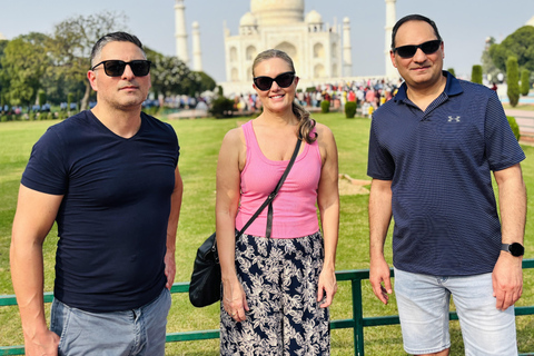 From Delhi: Private Taj Mahal and Agra Day Tour with 5* Meal From Delhi: Tour with Car, Driver, and Guide Only