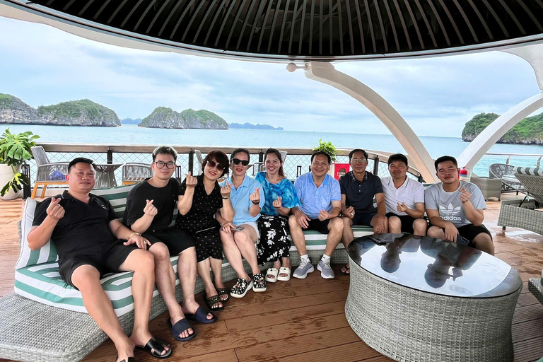 河内/卡巴兰哈湾游轮 - 皮划艇、按摩浴缸、滑水道河内/吉婆兰哈湾游船之旅：皮划艇、按摩浴缸、滑水道