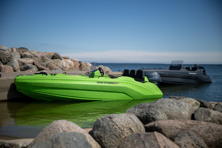 Abu Dhabi: Private Small Boat Rental (No License Required) Abu Dhabi: Small Boat 2 Hour Rental (No License Required)