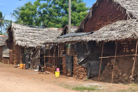 Mtwapa:JumbaRuins &amp; BushVillage Tour di un giorno e cena nel villaggio.