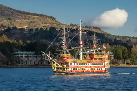 From Tokyo: Hakone, Lake Ashi Private Sightseeing Day Trip.