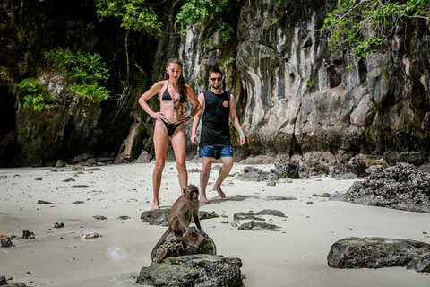 Phi Phi : Tour en bateau à queue longue dans la baie de Maya, tôt le matin