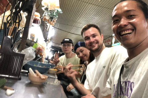 Da Nang: Tour a piedi del cibo come un localeFoodtour nascosto a Danang: Mangia come un abitante del luogo con i vietnamiti