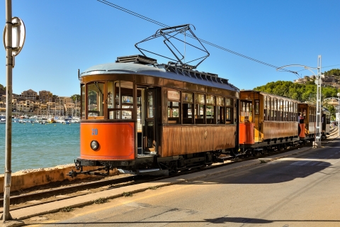 Majorka: wycieczka po wyspie pociągiem, tramwajem i łodziąWyjazd ze stacji Sóller
