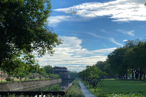 Hue: Tour di mezza giornata della città con dragon boat e auto