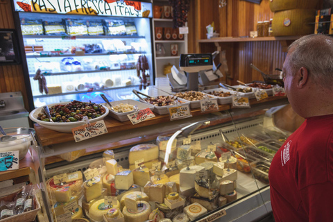 Boston: North End Food Experience with Pizza, Meats & Cheese Shared Group Tour