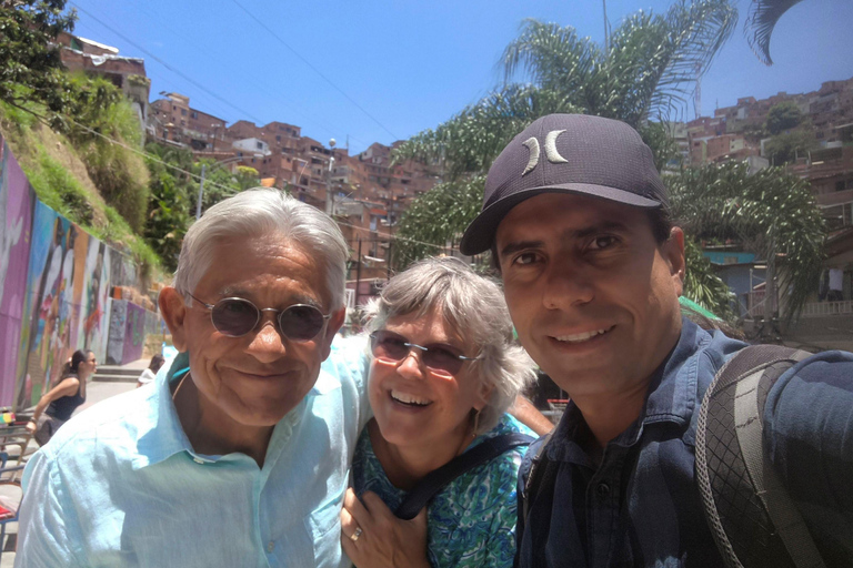 Medellín Comuna 13 Tour, Premium Experience Comuna 13 Medellín Tour, Premium Experience