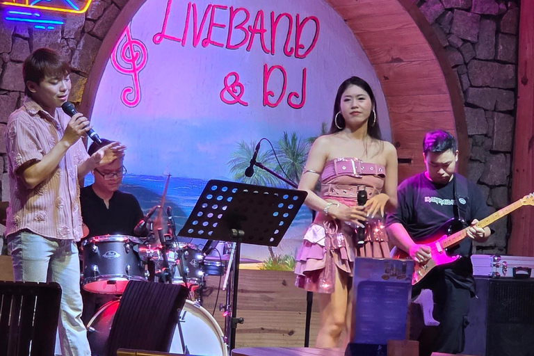 Da Nang: Nightlife Tour & Pub Crawl with Rooftop Bar & Clubs Da Nang: Guided Nightlife Tour with Rooftop, Club, Bar Visit