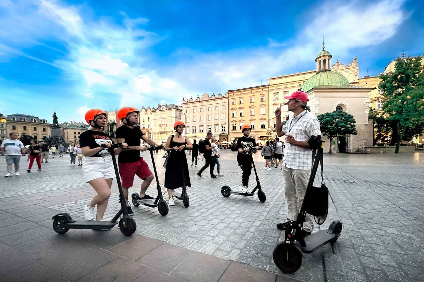 ### 電動スクーターツアー：旧市街と造船所を巡る3時間の完全ガイド

- 電動スクーターで自由に巡る！
- 旧市街と造船所をたっぷり満喫
- 3時間でサクッと観光

#### 旅の魅力
- スリル満点の電動スクーター体験
- 歴史と近代が交差するスポットを訪問
- ガイド付きで安心の旅

#### おすすめポイント
- 短時間で効率的に観光
- 風を感じながら新しい視点で街を探索
- 写真映えスポット多数！

このツアーは、歴史的な旧市街と活気ある造船所を電動スクーターで巡る、ユニークでエキサイティングな体験を提供します。日本人旅行者の皆様におすすめの、快適で刺激的な3時間の旅をご堪能ください！