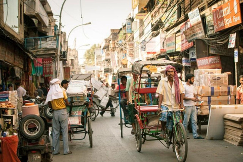 Mumbai: Exclusive Half-Day Shopping Tour with Guide (Only Guide Service )
