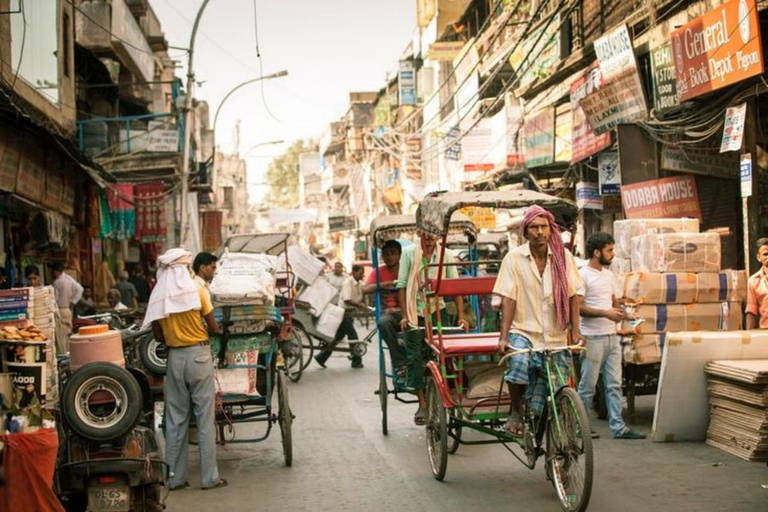 Mumbai: Exclusive Half-Day Shopping Tour with Guide (Only Guide Service )