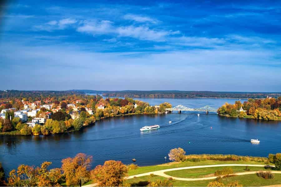 Potsdam: Die Abendliche Wannseerundfahrt. Schlösser, Parks und Villen.. Foto: GetYourGuide Potsdam: Die Abendliche Wannseerundfahrt. Schlösser, Parks und Villen.. Foto: GetYourGuide