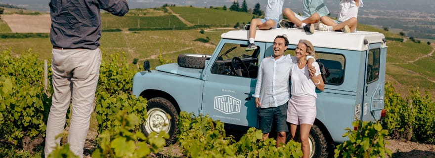 Au départ de Lyon : Visite privée du Beaujolais et de la Bourgogne par Defender