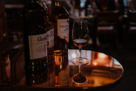 Edinburgh: Whisky Tasting and Storytelling in a Historic Pub