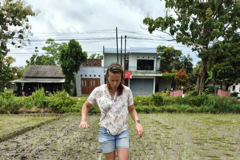 Yogyakarta: Kulon Progo Village Cycling Tour with Snacks