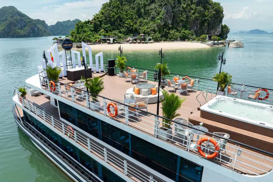 Halong-Bucht: Luxuriöse Tageskreuzfahrt mit Buffet, Kajak, Schwimmen. Foto: GetYourGuide