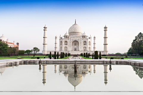 Ab Delhi: Taj Mahal und Agra Tour mit dem SuperschnellzugAuto + Guide + Eintritt + Mittagessen