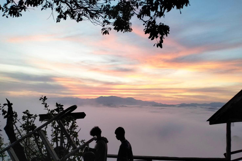 Khao Lak: Mar de neblina na colina e nascer do sol em Khao Khai Nui