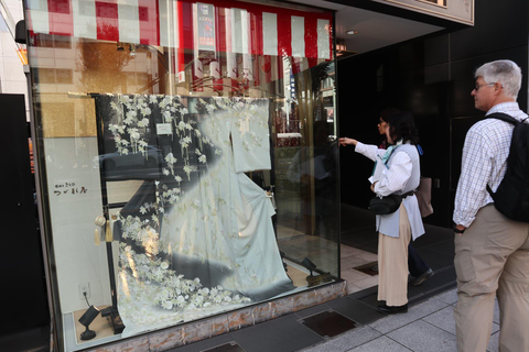 Tokyo: Ginza & Tsukiji Backstreets Guided Walking Tour