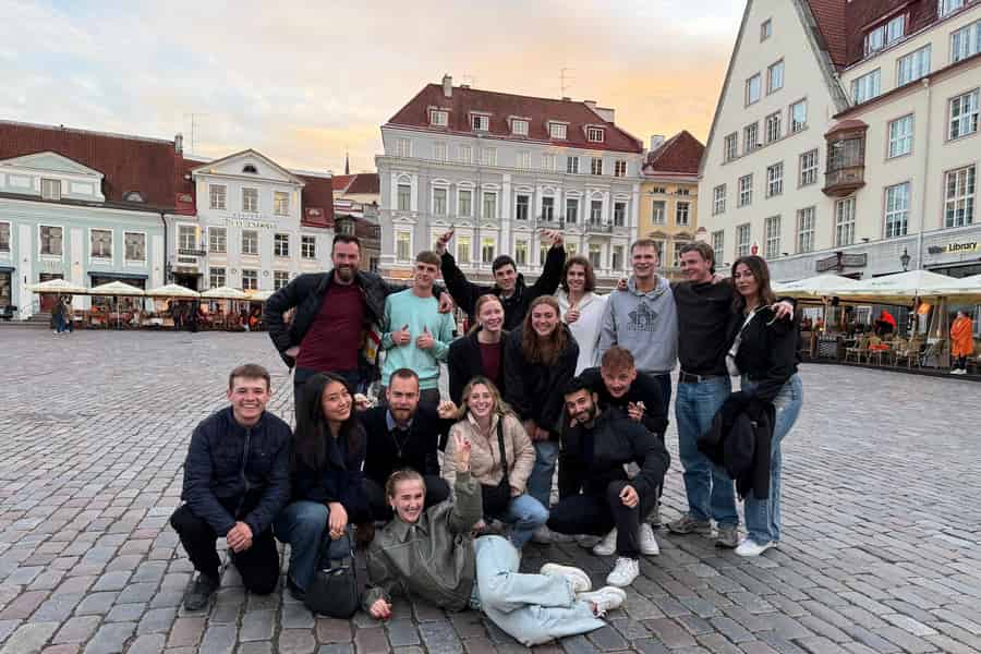 Tallinn: Kneipentour durch die Altstadt – Shots, Spiele, Angebote & Club. Foto: GetYourGuide Tallinn: Kneipentour durch die Altstadt – Shots, Spiele, Angebote & Club. Foto: GetYourGuide