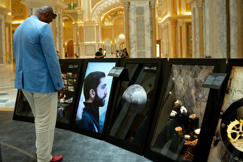 Explore Abu Dhabi: 2-Day Cultural Journey from DubaiShared Tour in Spanish