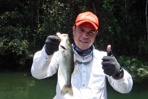 Guatapé: All-inclusive private fishing experience (24-hour advance booking) Guatapé: All-inclusive sport fishing experience (24-hour advance booking)