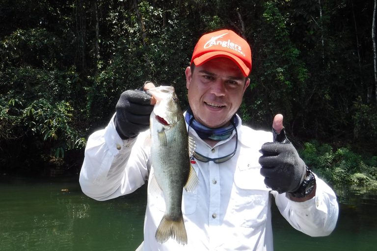 Guatapé: All-inclusive private fishing experience (24-hour advance booking) Guatapé: All-inclusive sport fishing experience (24-hour advance booking)