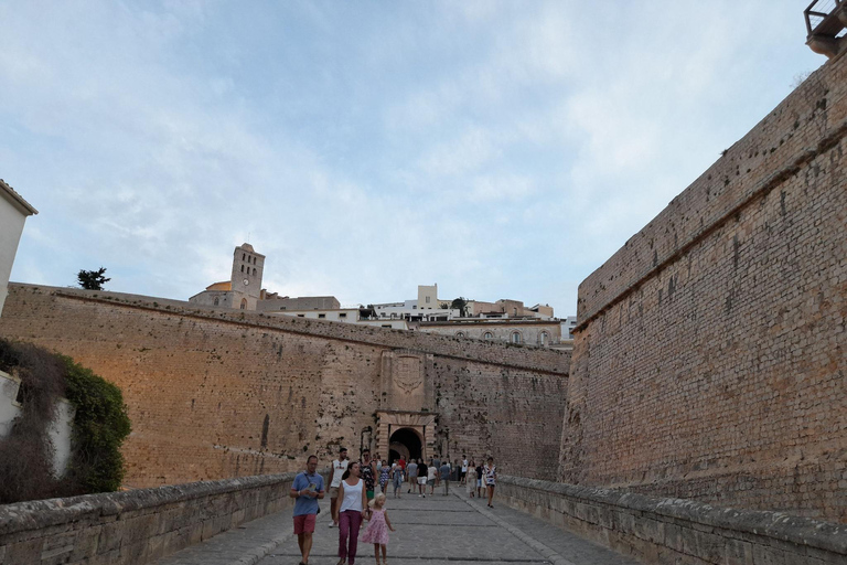 TOUR PELOS DESTAQUES DE IBIZA: Do patrimônio da Unesco às melhores praias