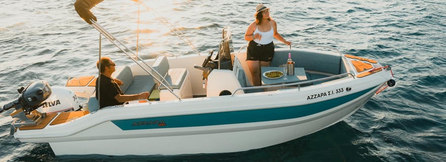 Croisière privée au coucher du soleil à Makry Gialos