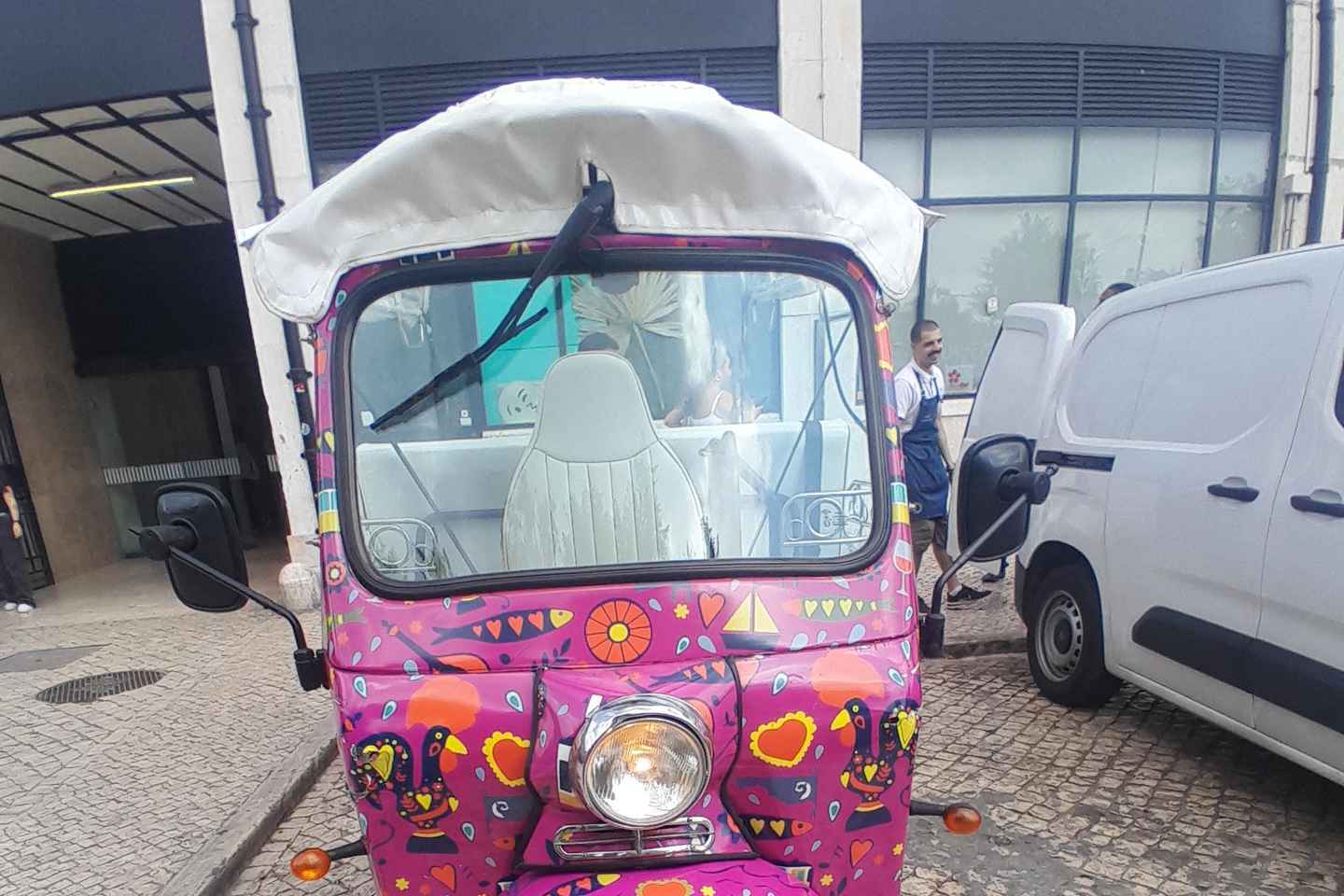 Lisbon: Old Town to Belém with English-Guided Tuk-Tuk Tour