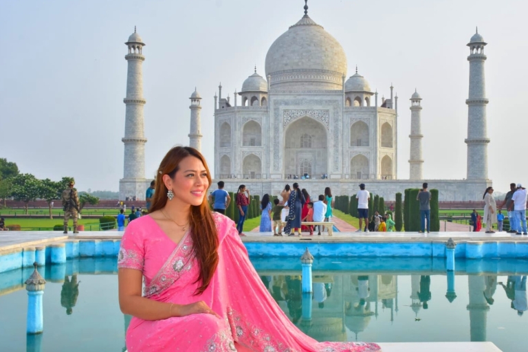 Depuis Delhi : Visite du Taj Mahal et d'Agra en voiture au coucher du soleilAu départ de Delhi, voiture avec chauffeur, guide, entrée et déjeuner.