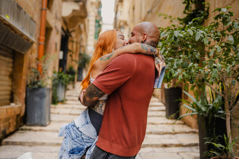 Valletta: Private Photoshoot in Old Town, Harbour & Gardens Standard: 20 photos | 30 mins