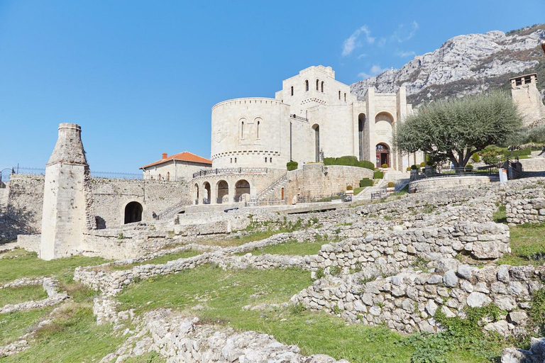 Vanuit Durres/Golem: Kruja Kasteel &amp; Oude Bazaar Dagtour