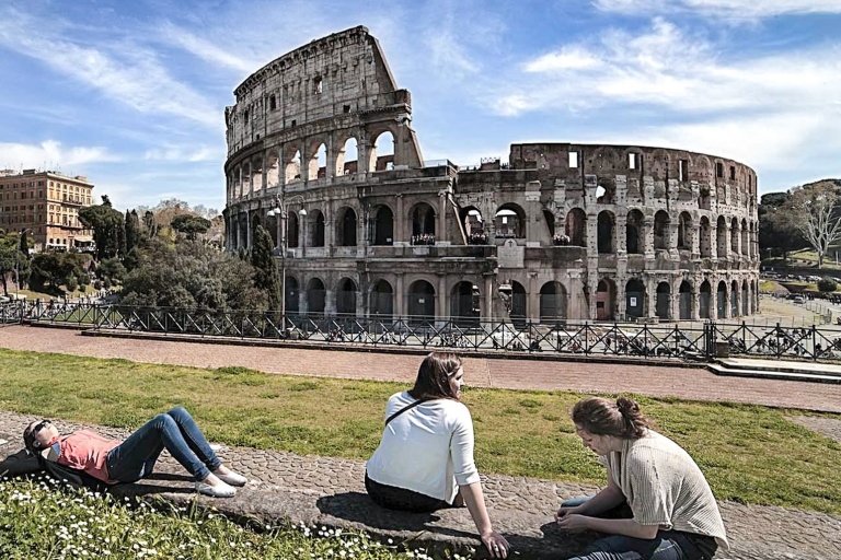 Tour sin colas para grupos pequeños por el Coliseo, el Palatino y el ForoTour grupal en inglés