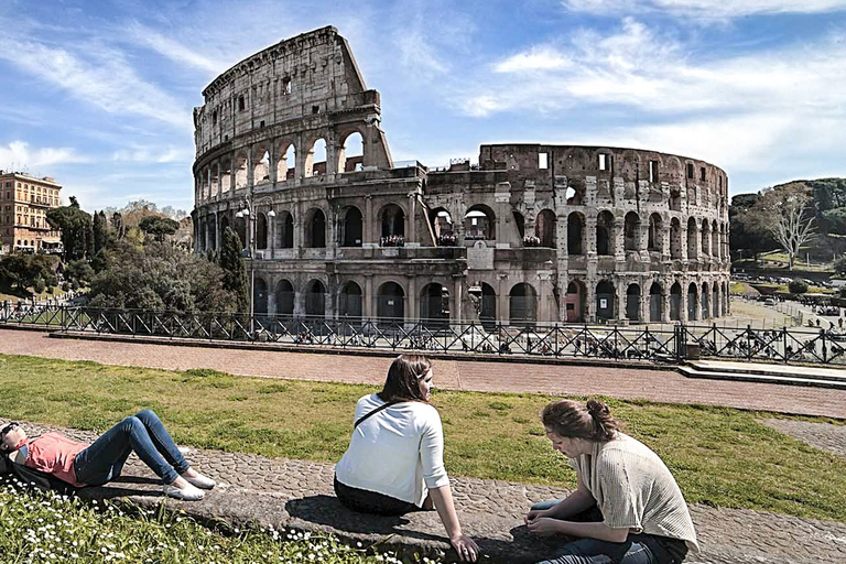 Colosseum, Palatijn en Forum Sla de wachtrij over bij kleine groepsreisGroepstour in het Engels