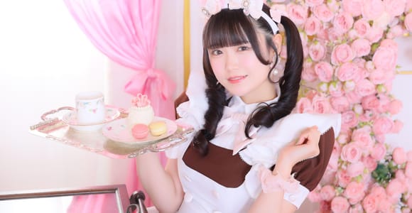 Akihabara : entrée prioritaire au maid café @home cafe, avec un set