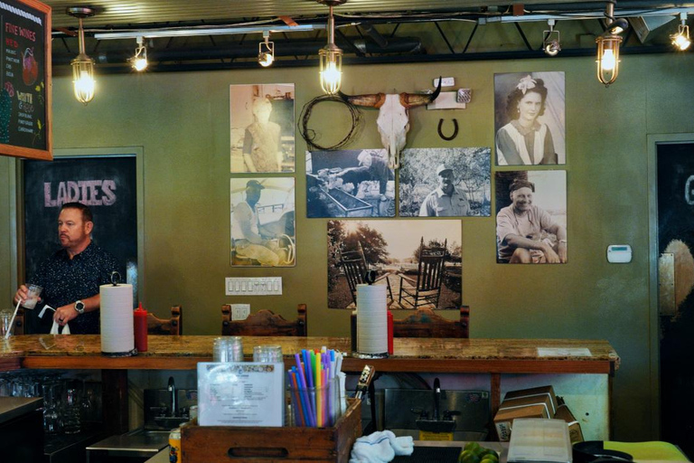 Dallas: 2 or 4-Hour Food & History Tour by Golf Cart Dallas: 4-Hour Food and History Tour by Golf Cart