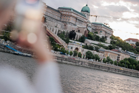 Budapeszt: rejs Lotus z nieograniczoną ilością Aperolu i ProseccoBudapeszt: Rejs statkiem Lotus z nieograniczoną ilością aperolu i prosecco