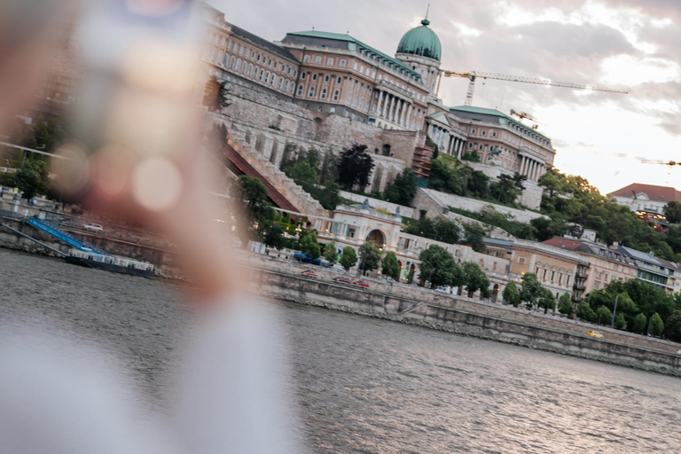 Budapeszt: rejs Lotus z nieograniczoną ilością Aperolu i ProseccoBudapeszt: Rejs statkiem Lotus z nieograniczoną ilością aperolu i prosecco