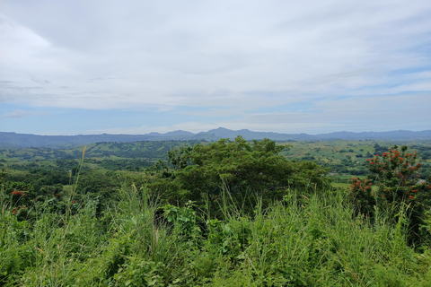 Wycieczka półdniowa do wioski Nalesutale z wędrówką po lesie deszczowymOdbiór z hoteli Fiji Marriott/Lautoka/Lautoka Wharf